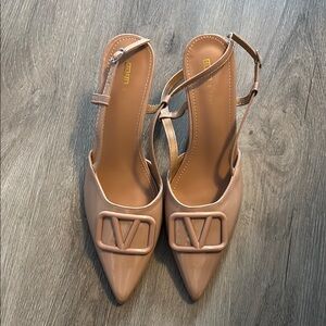 Elegant Nude Women's Shoes with Logo Detail